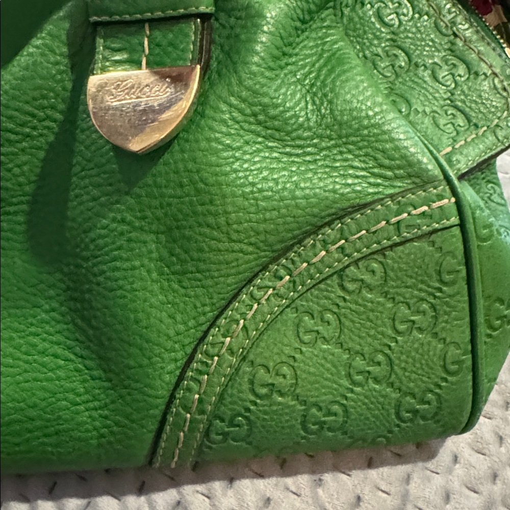 Gucci 
Hong Kong exclusive Green Leather Women's Bag